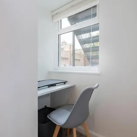 Central Windsor Modern Garden Flat, Walk 2 Sights Exterior photo