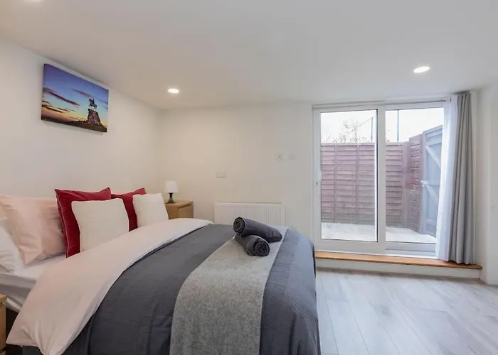 Central Windsor Modern Garden Flat, Walk 2 Sights