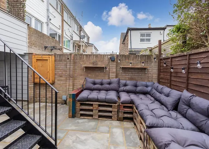 Central Windsor Modern Garden Flat, Walk 2 Sights