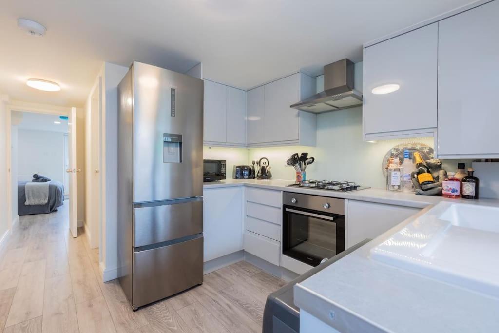 Modern Garden Flat, Walk 2 Sights Appartement Windsor